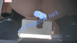 女店员入厕菊花痔疮外放得像香肠嘴