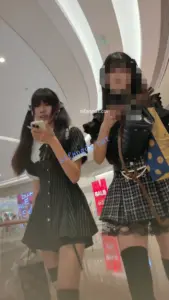 【CSCD】黑色裤裙双马尾黑丝小美女逛街吃饭，白色内内