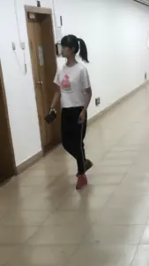 大神潜入学校女厕全景偷拍 多位漂亮学妹的各种美鲍鱼