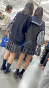 【KFC】两个JK制服学生妹·肉丝袜可爱内·白色骚窄内一箭双雕