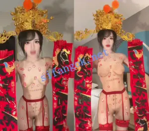 ❤️【精品】超极品萝莉女神【柒柒】回归，裸舞露出玩穴