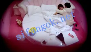 ⏪酒店偷拍⏩丰满小少妇被小狼狗按倒猛操